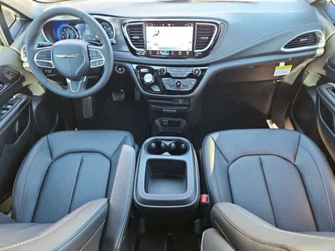 New 2026 Chrysler Pacifica Select FWD image 15