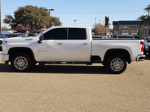 Used 2021 Chevrolet Silverado 2500 High Country w/ Technology Package image 2