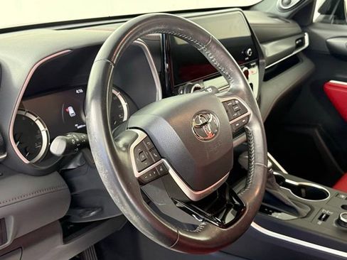 Used 2023 Toyota Highlander XSE image 15