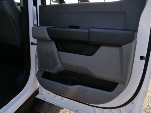 Used 2024 Ford F550 XL DRW 4X4 / V8 Diesel / Paylo image 34