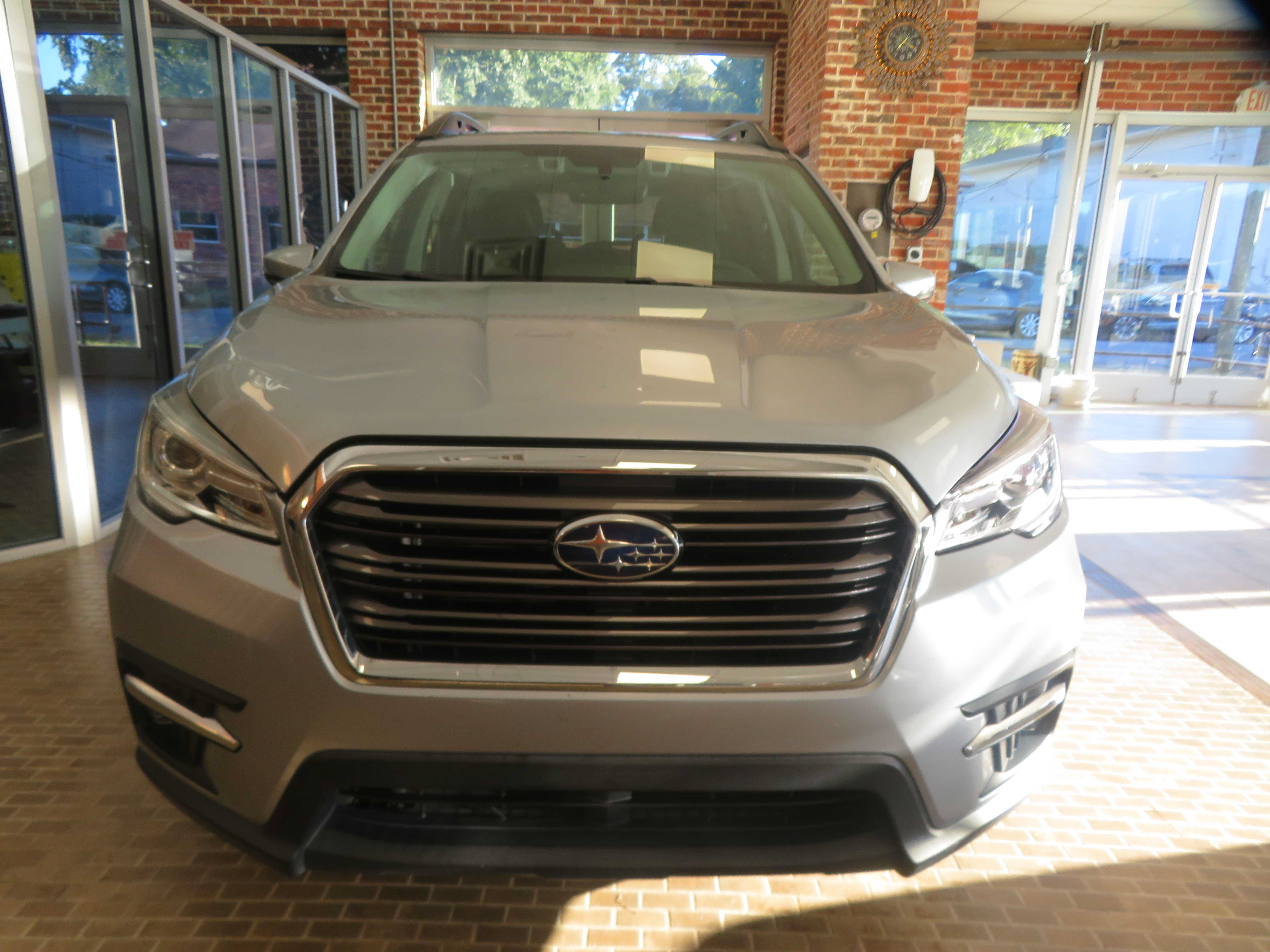 Used 2021 Subaru Ascent Limited w/ Technology Package AWD/4WD image 2