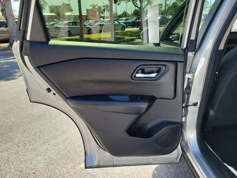 Certified 2024 Nissan Rogue SV FWD image 15