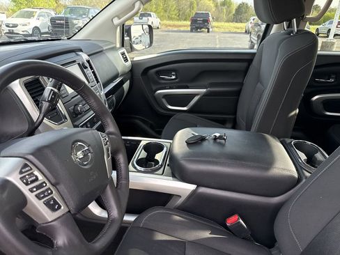 Used 2019 Nissan Titan SV w/ SV Convenience Package image 26