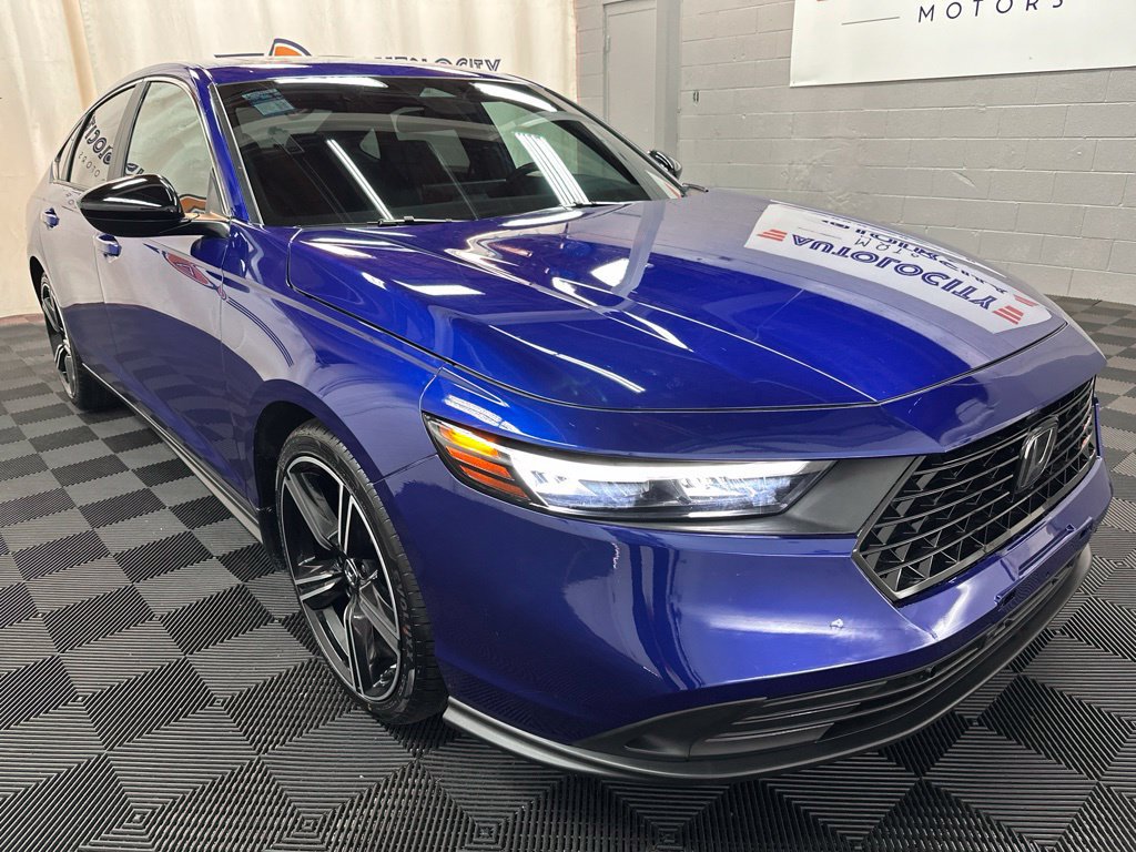 Used 2025 Honda Accord Sport image 2