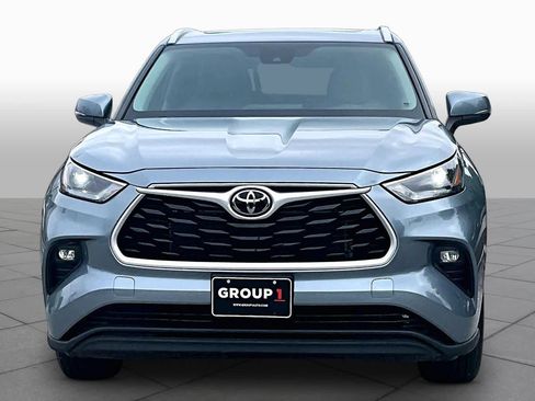 Used 2023 Toyota Highlander XLE AWD/4WD image 4