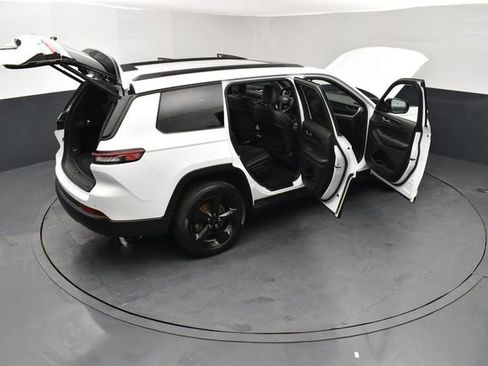 Used 2023 Jeep Grand Cherokee L Laredo AWD/4WD image 30