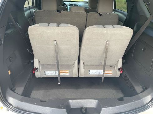 Used 2014 Ford Explorer XLT FWD image 24
