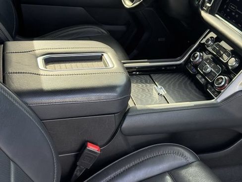Used 2022 GMC Yukon Denali w/ Denali Premium Package RWD image 18