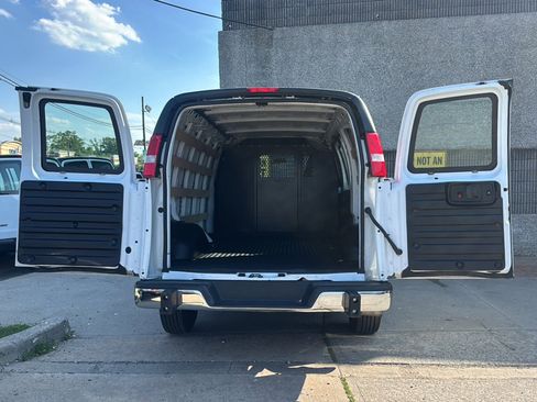 Used 2024 GMC Savana 2500 w/ Driver Convenience Package RWD image 22