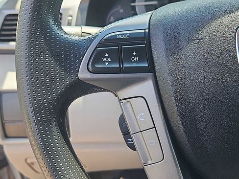 Used 2013 Honda Odyssey LX image 18