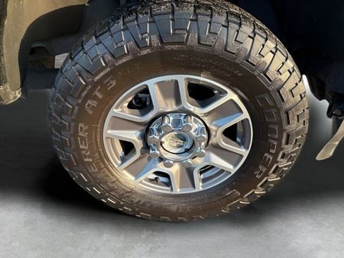 Used 2023 Ford F350 Lariat image 12