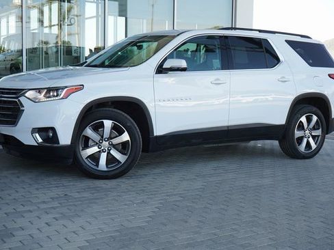 Used 2020 Chevrolet Traverse LT w/ LT Premium Package image 4