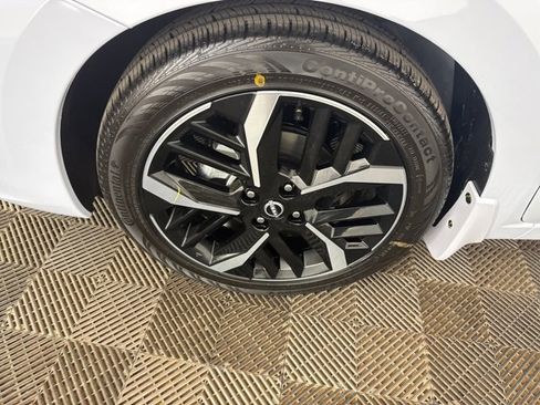 New 2025 Nissan Versa SR w/ Trunk Package image 27