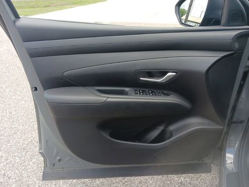 Used 2025 Hyundai Tucson SE FWD image 12
