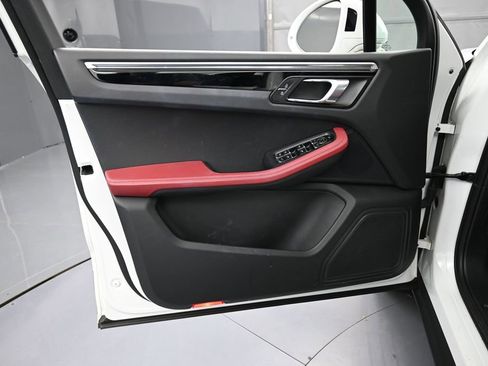 Certified 2023 Porsche Macan Turbo AWD/4WD image 15