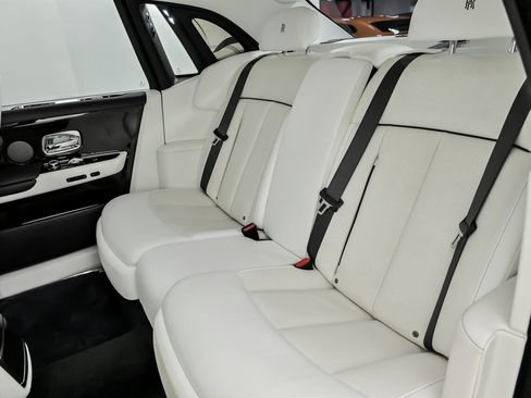 Used 2018 Rolls-Royce Phantom Sedan image 25