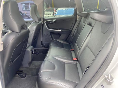 Used 2016 Volvo XC60 T5 Premier w/ Proximity Package image 10