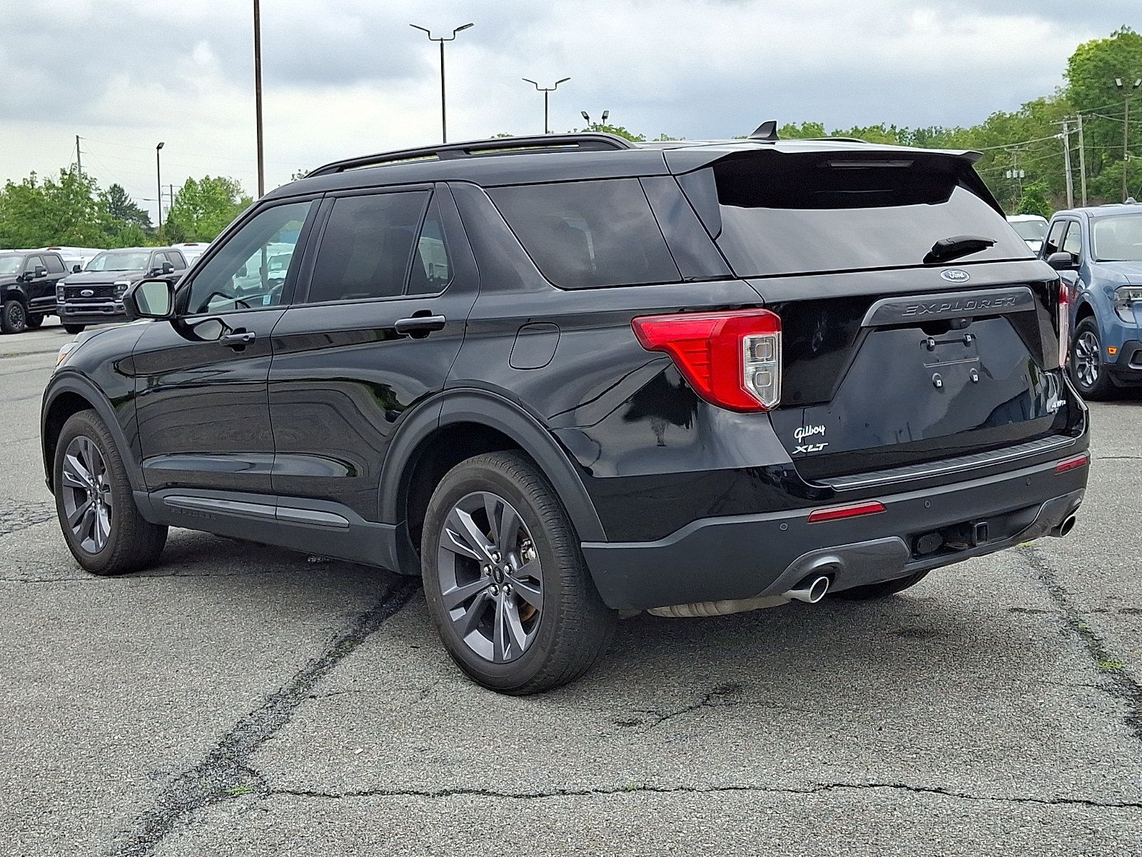 Used 2023 Ford Explorer XLT w/ Equipment Group 202A AWD/4WD image 4