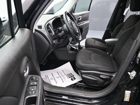 Used 2017 Jeep Renegade Altitude FWD image 17