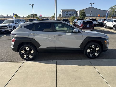 Used 2024 Hyundai Kona SEL AWD/4WD image 6