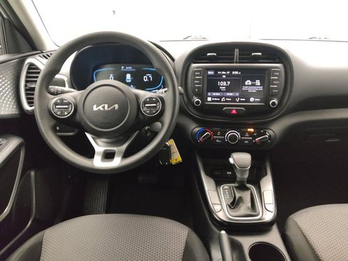 Used 2025 Kia Soul LX image 22