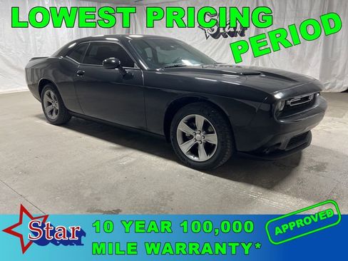 Used 2022 Dodge Challenger SXT image 1