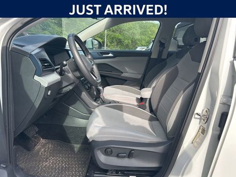 Used 2023 Volkswagen Taos SE w/ Panoramic Sunroof Package FWD image 11