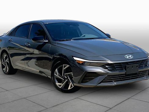Used 2025 Hyundai Elantra Sport FWD image 3
