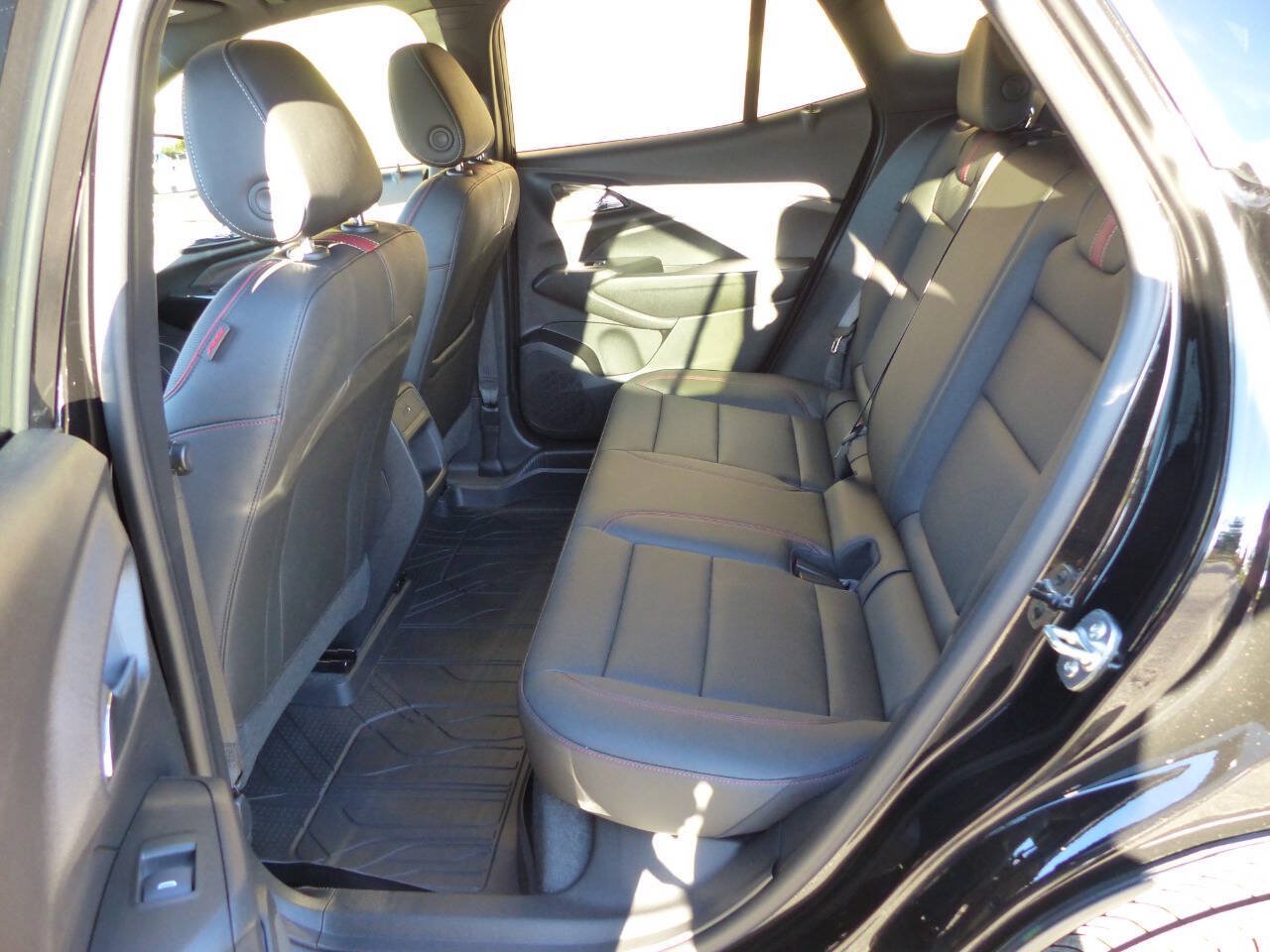 Used 2026 Chevrolet Trax RS w/ Sunroof Package FWD image 40