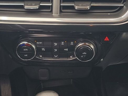 Used 2024 Chevrolet Trax RS w/ Sunroof Package image 19