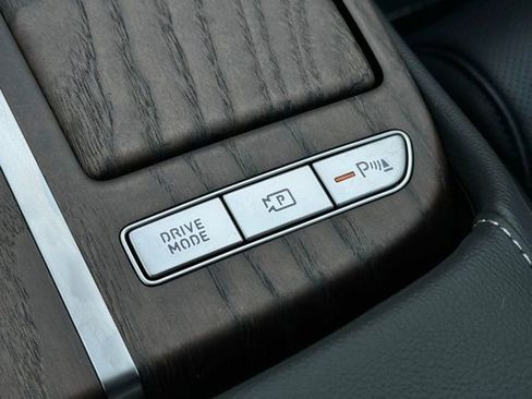 Used 2024 Genesis G80 image 33