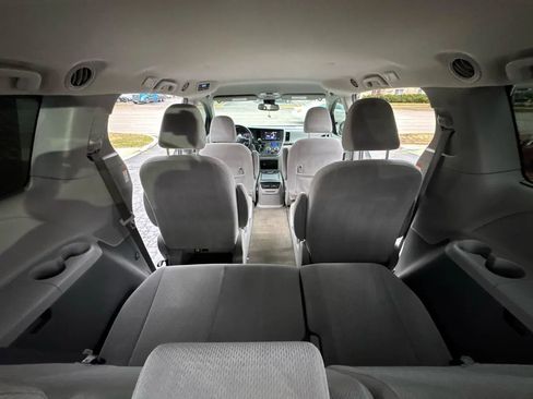 Used 2019 Toyota Sienna LE image 34