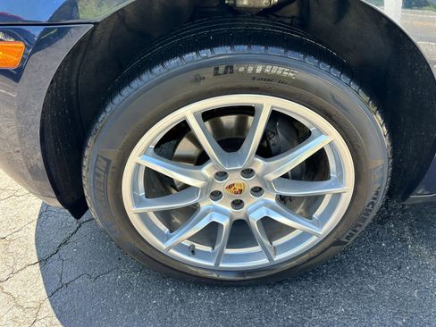 Used 2017 Porsche Macan AWD/4WD image 9