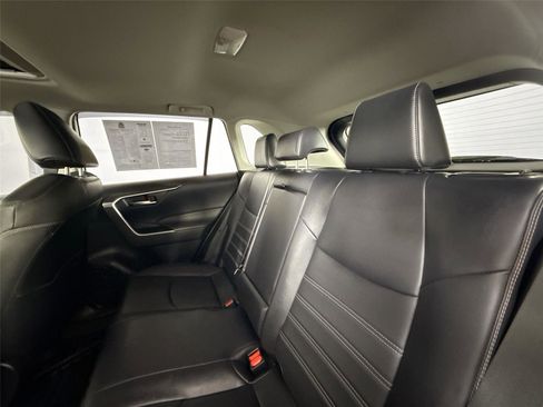 Used 2019 Toyota RAV4 XLE Premium image 27