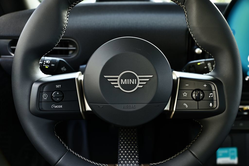 New 2026 MINI Cooper 2-Door Hardtop FWD image 30