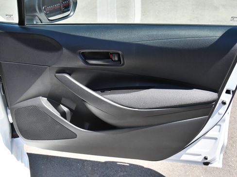Used 2025 Toyota Corolla LE FWD image 40