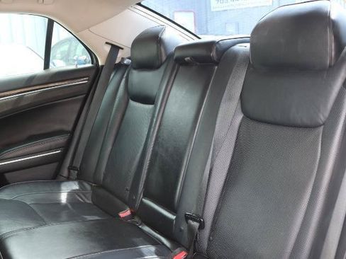 Used 2017 Chrysler 300 C RWD image 19