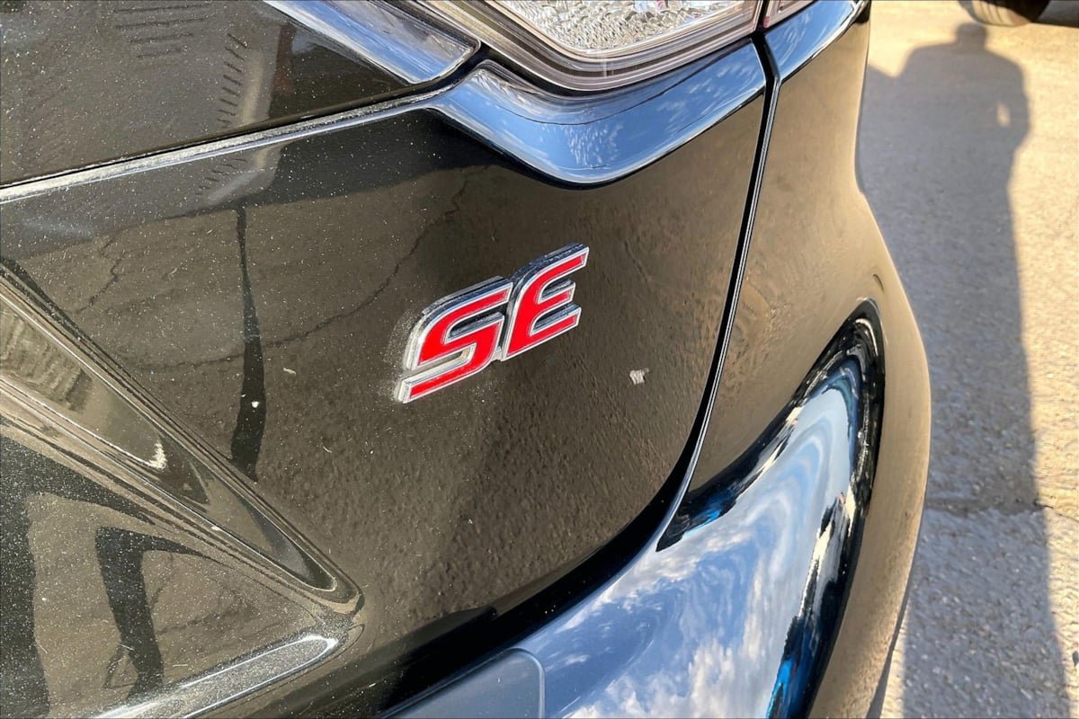 Used 2020 Toyota Corolla SE w/ Carpet Mat Package (TMS) FWD image 8