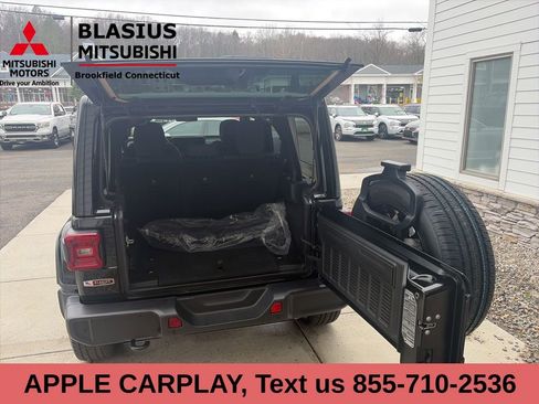 Used 2025 Jeep Wrangler Unlimited Sahara w/ Safety Group image 12