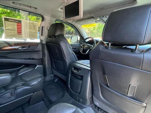 Used 2020 Cadillac Escalade ESV Luxury AWD/4WD image 28
