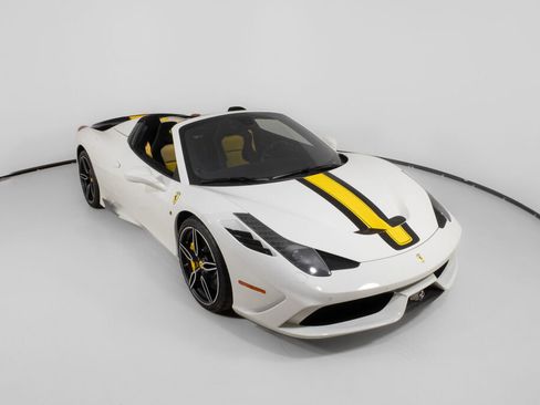 Used 2015 Ferrari 458 Speciale A RWD image 12