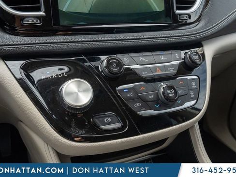 Used 2023 Chrysler Pacifica Limited image 6