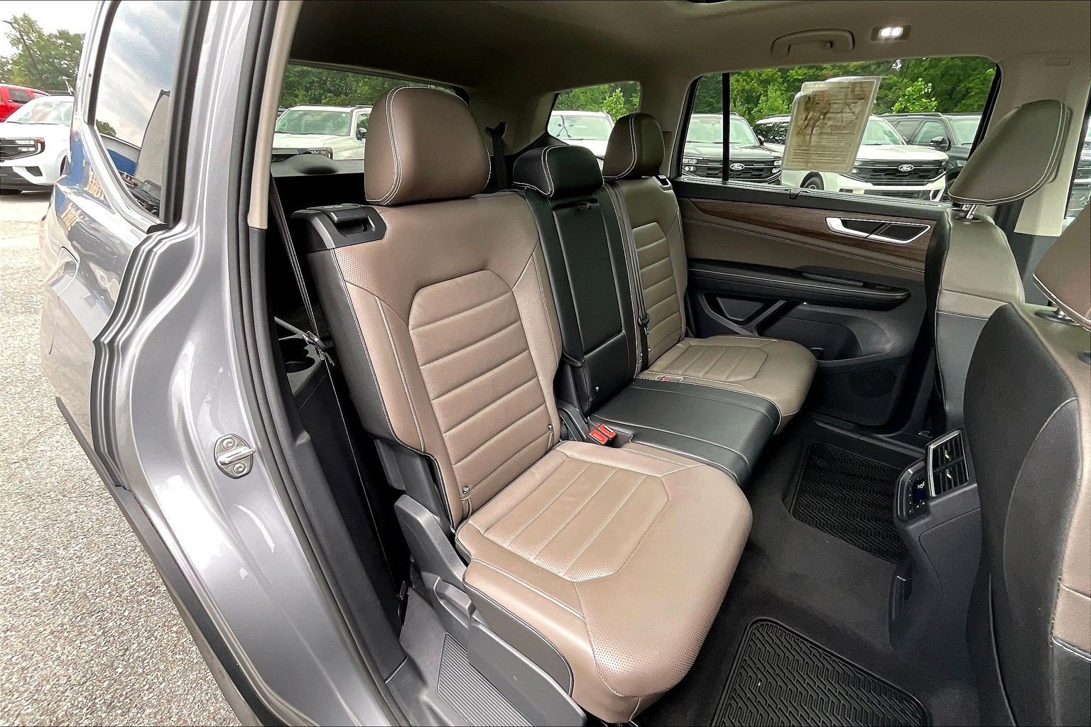 Used 2025 Volkswagen Atlas SEL AWD/4WD image 27