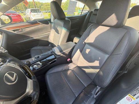 Used 2014 Lexus ES 350 w/ Premium Package FWD image 25