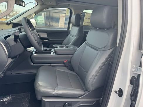 New 2026 Ford Expedition Active image 12