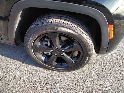 Used 2023 Jeep Grand Cherokee L Limited w/ Black Appearance Package image 16