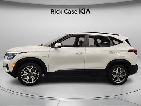 Used 2021 Kia Seltos EX image 3