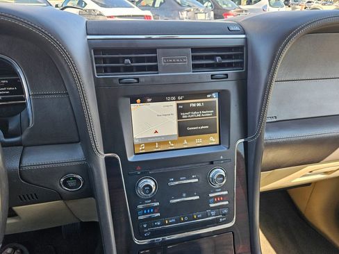 Used 2017 Lincoln Navigator Reserve image 13