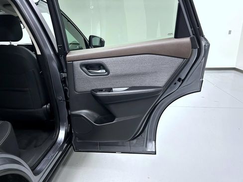 Used 2023 Nissan Rogue SV AWD/4WD image 17