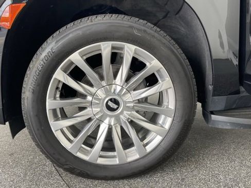 Used 2022 Cadillac Escalade ESV Premium Luxury image 53